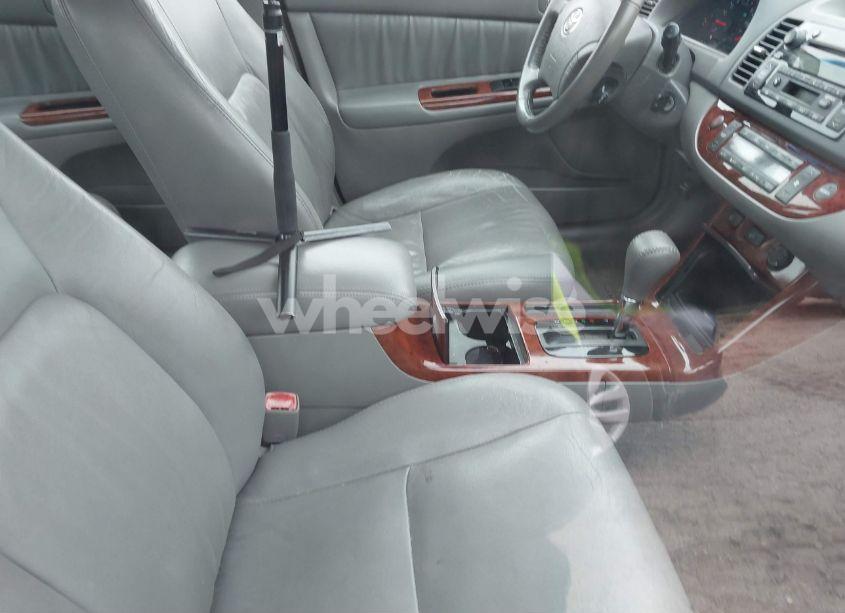 Photo 5 of 2006 Toyota Camry XLE (VIN 4T1BE30KX6U132080)