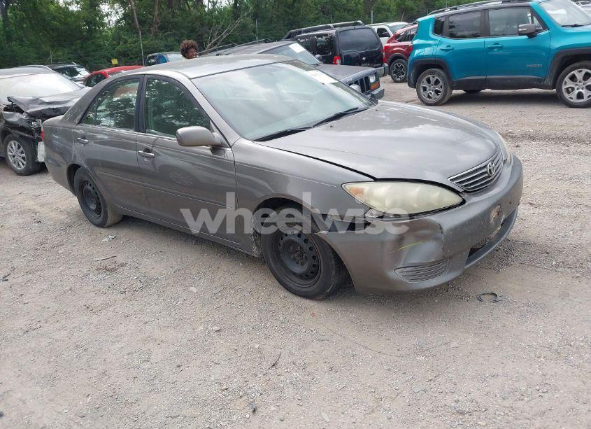 2006 Toyota Camry LE (VIN 4T1BE30KX6U668740) main photo