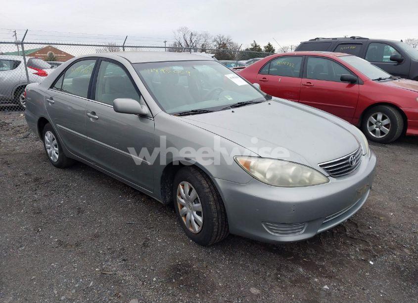 2006 Toyota Camry LE (VIN 4T1BE30KX6U675218) main photo