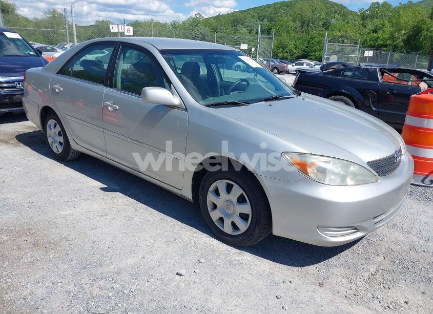 2002 Toyota Camry (VIN 4T1BE32A12U047877) main photo