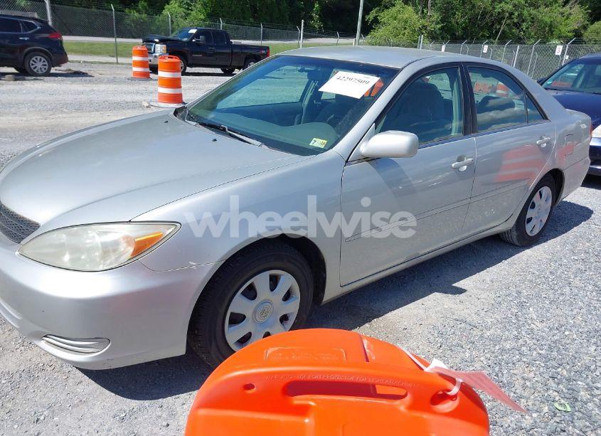 Photo 2 of 2002 Toyota Camry (VIN 4T1BE32A12U047877)