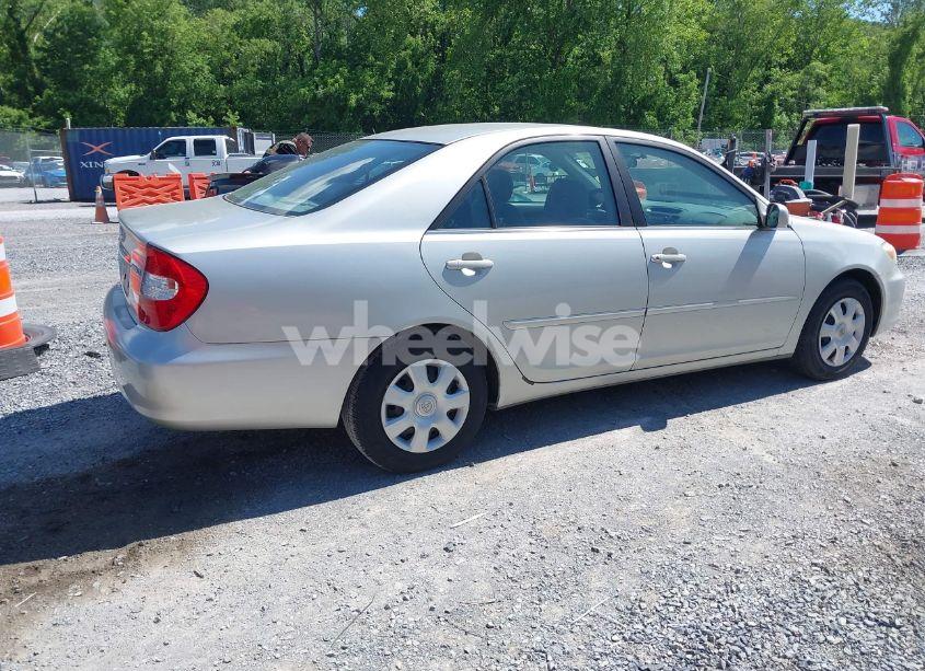 Photo 4 of 2002 Toyota Camry (VIN 4T1BE32A12U047877)