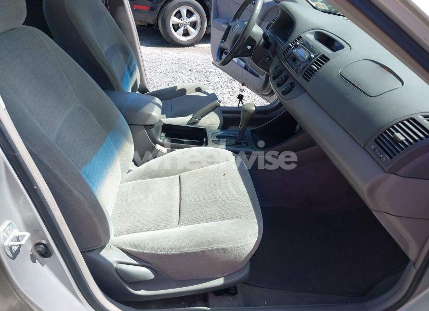 Photo 5 of 2002 Toyota Camry (VIN 4T1BE32A12U047877)