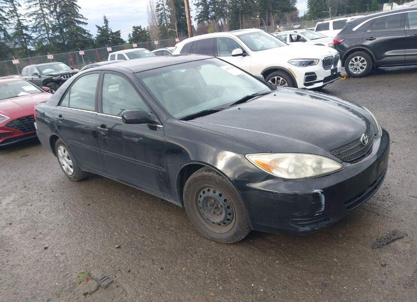 2002 Toyota Camry LE (VIN 4T1BE32K02U015390) main photo