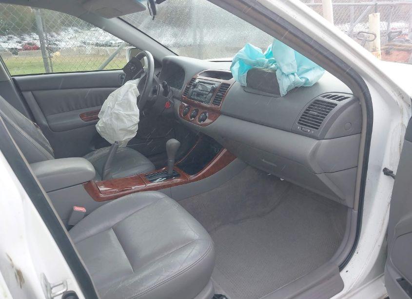 Photo 5 of 2002 Toyota Camry LE (VIN 4T1BE32K02U031122)