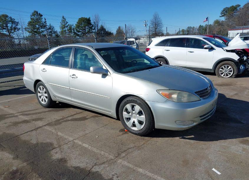 2002 Toyota Camry LE (VIN 4T1BE32K02U039494) main photo