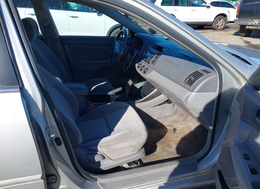 Photo 5 of 2002 Toyota Camry LE (VIN 4T1BE32K02U039494)