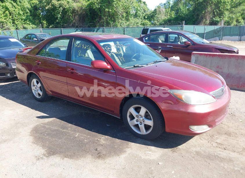 2002 Toyota Camry SE (VIN 4T1BE32K02U044288) main photo