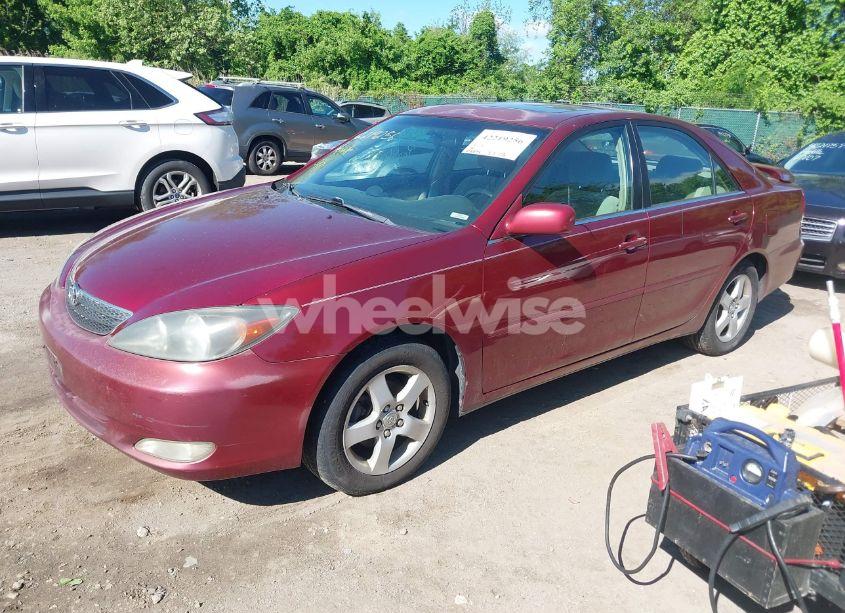 Photo 2 of 2002 Toyota Camry SE (VIN 4T1BE32K02U044288)