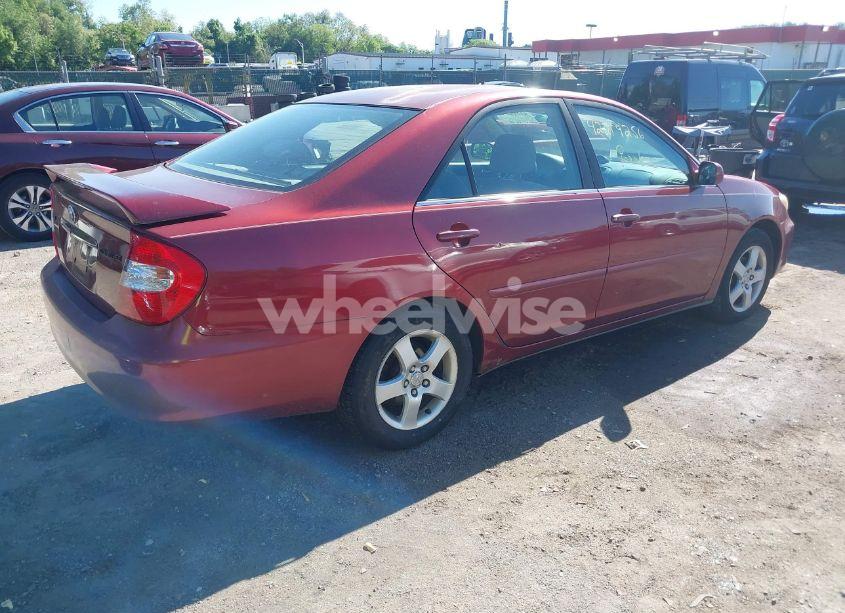 Photo 4 of 2002 Toyota Camry SE (VIN 4T1BE32K02U044288)