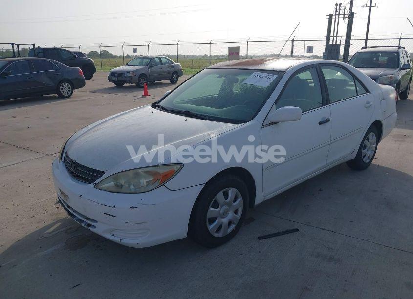 Photo 2 of 2002 Toyota Camry LE (VIN 4T1BE32K02U115747)