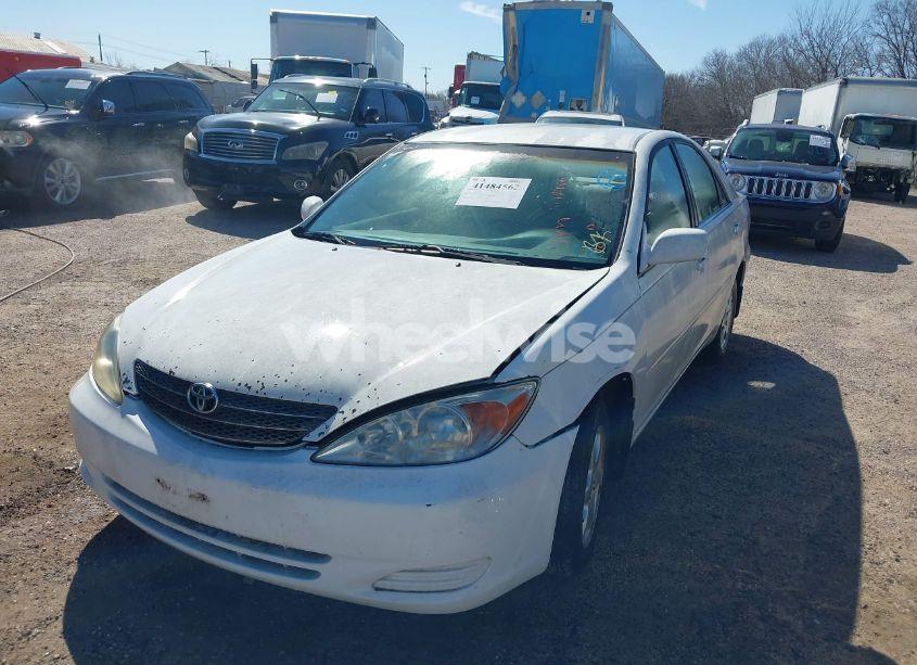 Photo 2 of 2002 Toyota Camry LE (VIN 4T1BE32K02U504307)