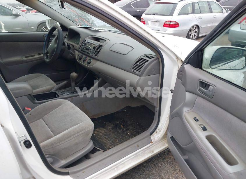 Photo 5 of 2002 Toyota Camry LE (VIN 4T1BE32K02U504307)