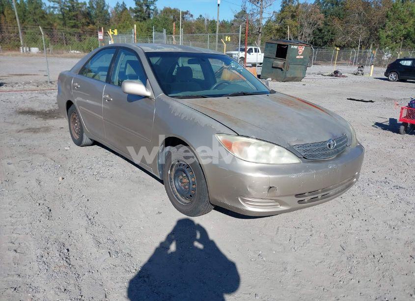 2002 Toyota Camry LE (VIN 4T1BE32K02U527490) main photo