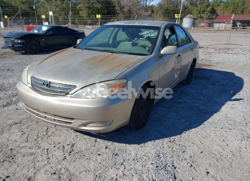 Photo 2 of 2002 Toyota Camry LE (VIN 4T1BE32K02U527490)