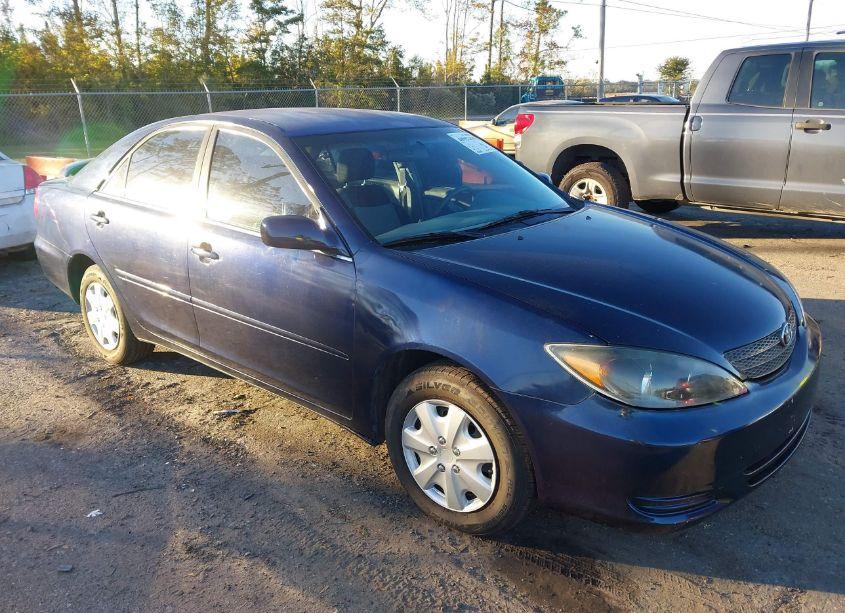 2002 Toyota Camry LE (VIN 4T1BE32K02U539204) main photo