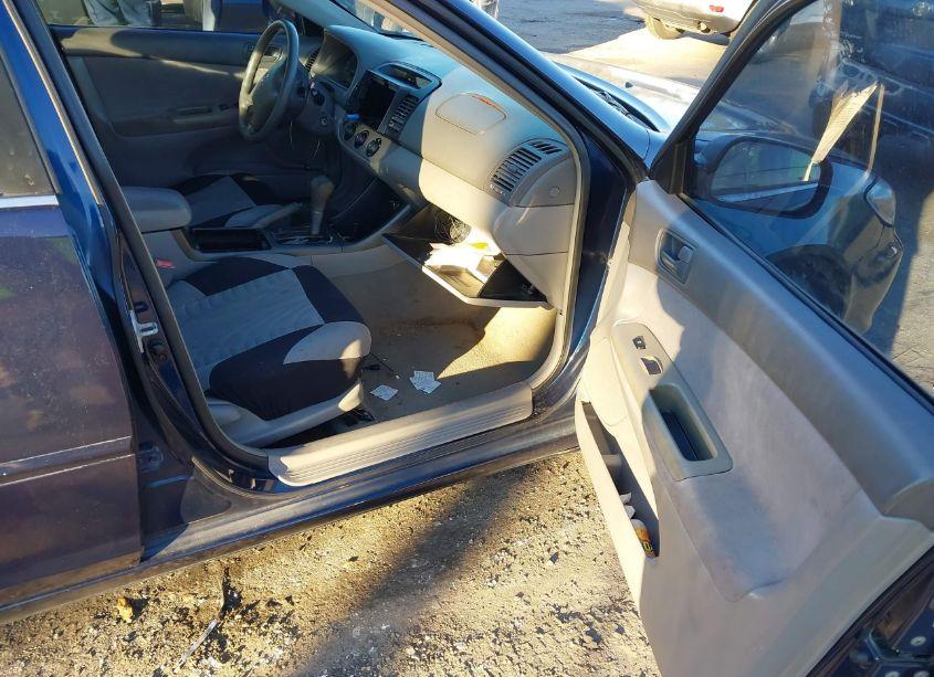 Photo 5 of 2002 Toyota Camry LE (VIN 4T1BE32K02U539204)