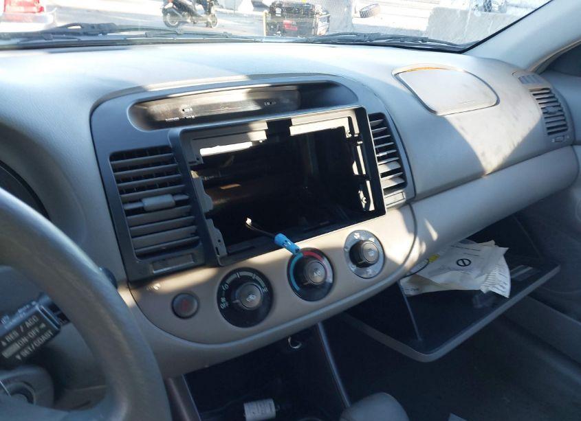 Photo 6 of 2002 Toyota Camry LE (VIN 4T1BE32K02U539204)