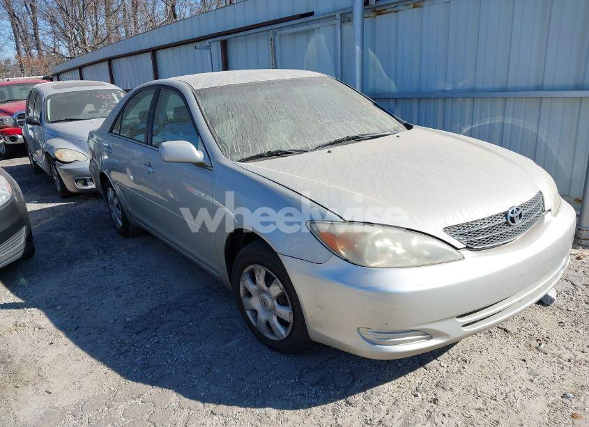 2002 Toyota Camry LE (VIN 4T1BE32K02U603077) main photo
