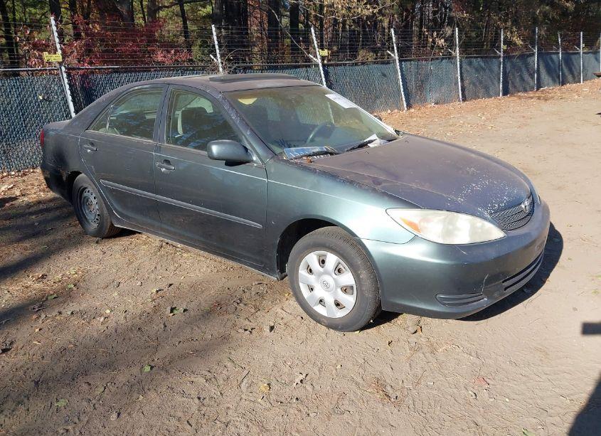 2002 Toyota Camry LE (VIN 4T1BE32K02U604441) main photo