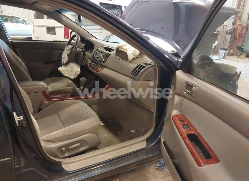 Photo 5 of 2002 Toyota Camry XLE (VIN 4T1BE32K02U605847)