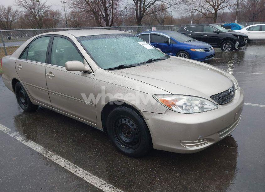 2002 Toyota Camry LE (VIN 4T1BE32K02U612751) main photo