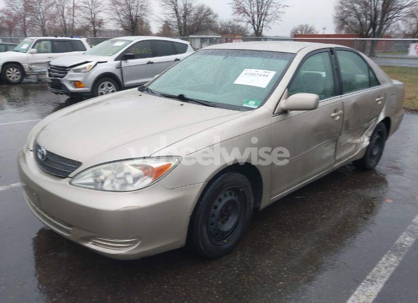 Photo 2 of 2002 Toyota Camry LE (VIN 4T1BE32K02U612751)