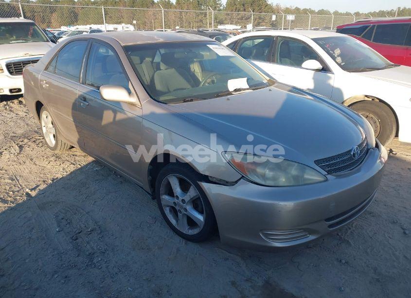 2003 Toyota Camry LE (VIN 4T1BE32K03U149687) main photo