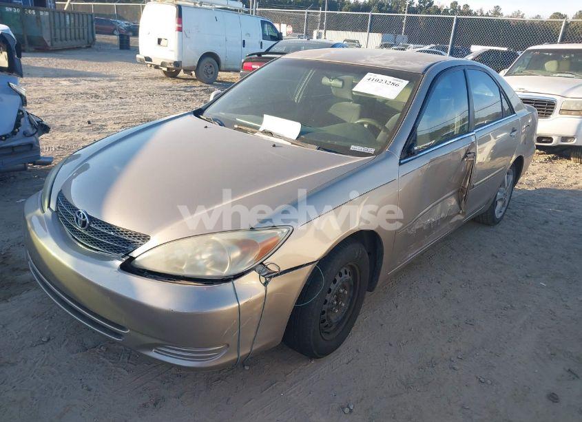 Photo 2 of 2003 Toyota Camry LE (VIN 4T1BE32K03U149687)