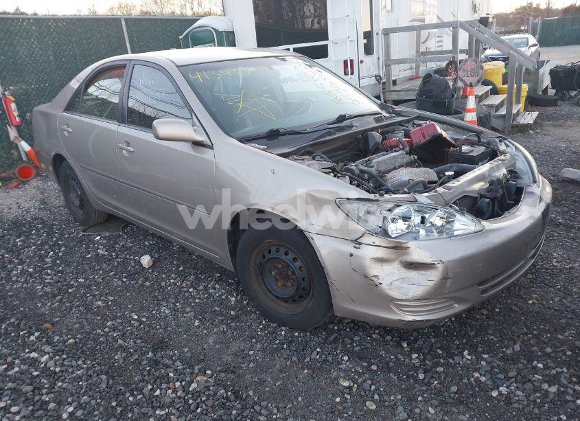2003 Toyota Camry LE (VIN 4T1BE32K03U177960) main photo