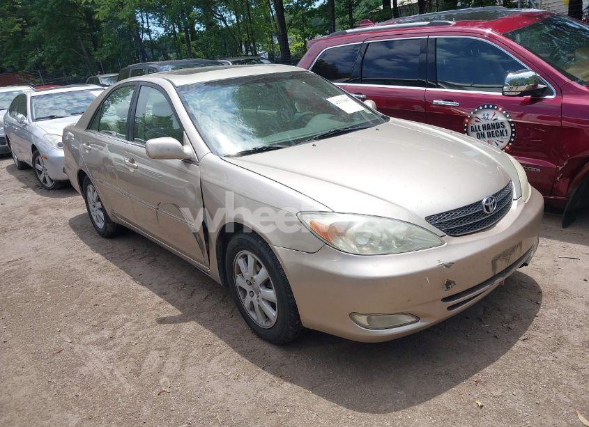 2003 Toyota Camry XLE (VIN 4T1BE32K03U669470) main photo