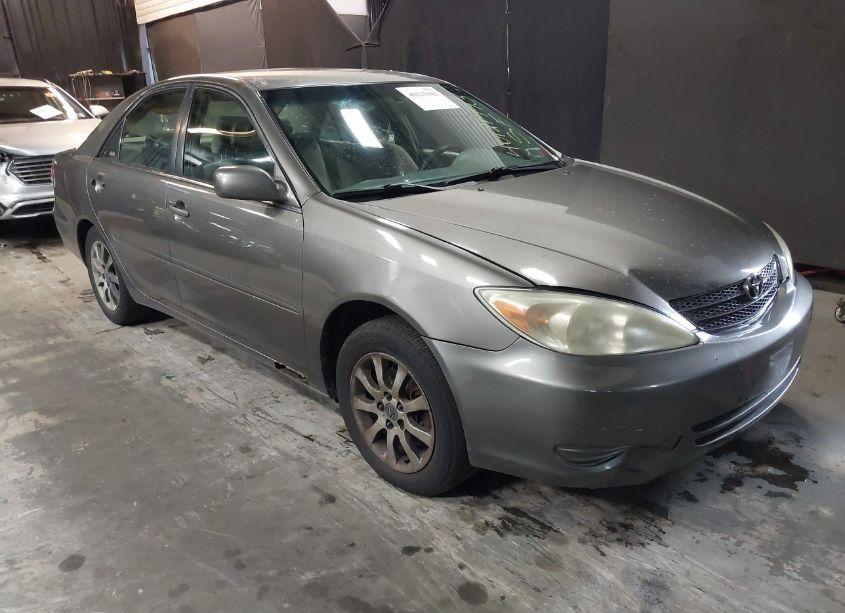 2003 Toyota Camry LE (VIN 4T1BE32K03U723589) main photo