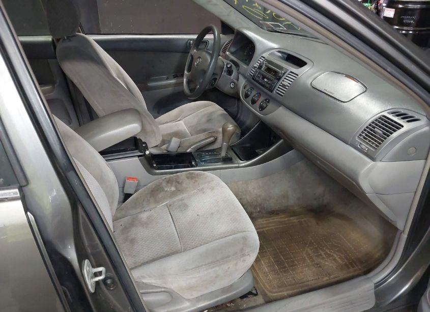 Photo 5 of 2003 Toyota Camry LE (VIN 4T1BE32K03U723589)