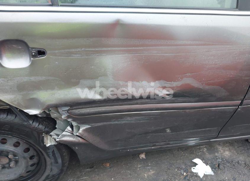 Photo 12 of 2003 Toyota Camry LE (VIN 4T1BE32K03U738853)