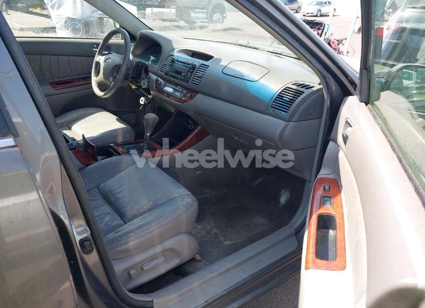 Photo 5 of 2003 Toyota Camry XLE (VIN 4T1BE32K03U754857)