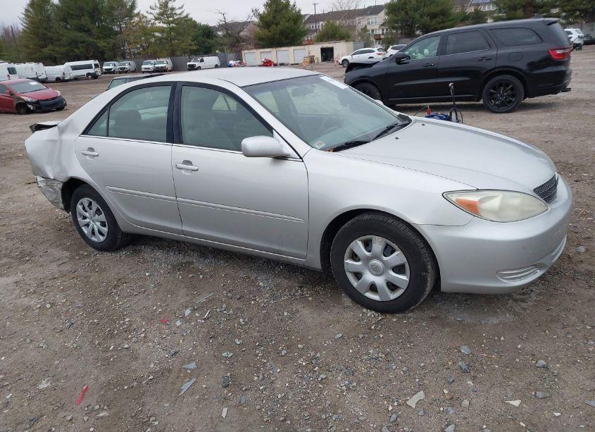 2003 Toyota Camry LE (VIN 4T1BE32K03U773425) main photo
