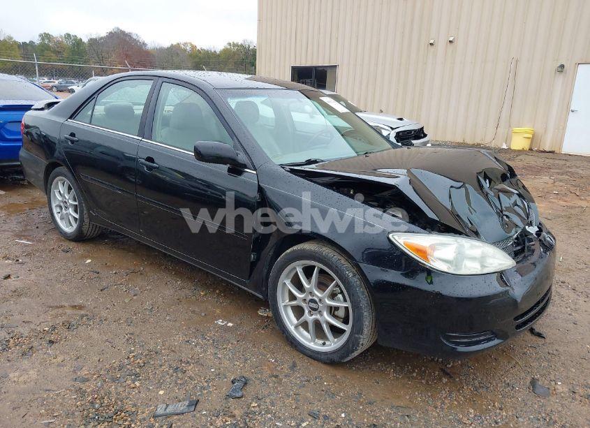 2004 Toyota Camry LE (VIN 4T1BE32K04U266641) main photo