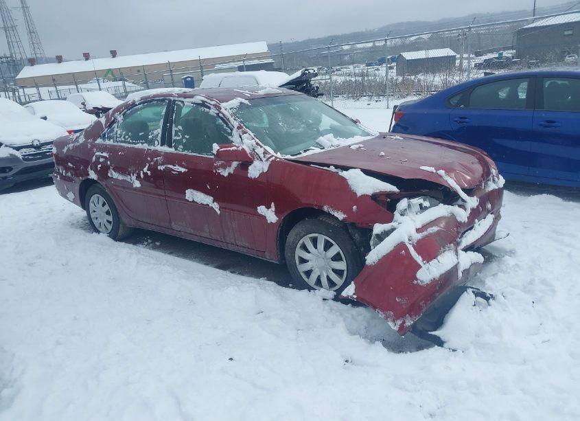 2004 Toyota Camry LE (VIN 4T1BE32K04U283830) main photo