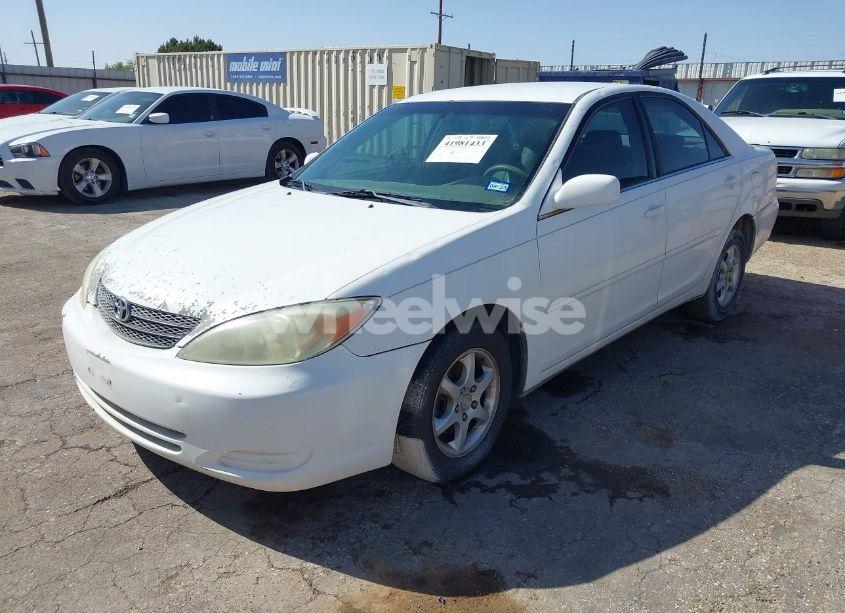 Photo 2 of 2004 Toyota Camry LE (VIN 4T1BE32K04U311979)
