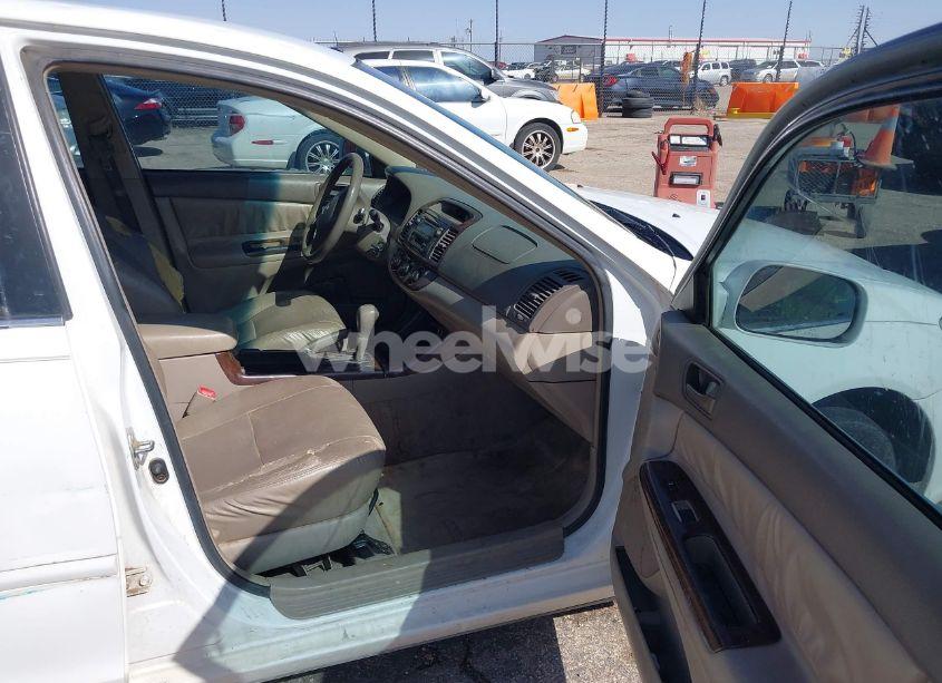 Photo 5 of 2004 Toyota Camry LE (VIN 4T1BE32K04U311979)