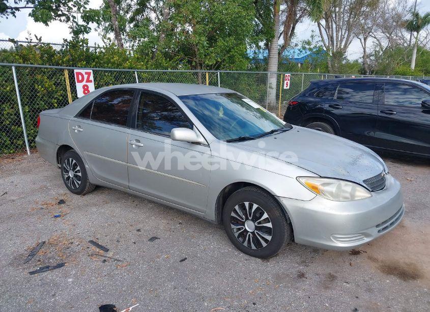 2004 Toyota Camry LE (VIN 4T1BE32K04U314848) main photo