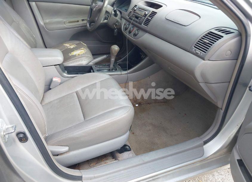 Photo 5 of 2004 Toyota Camry LE (VIN 4T1BE32K04U314848)