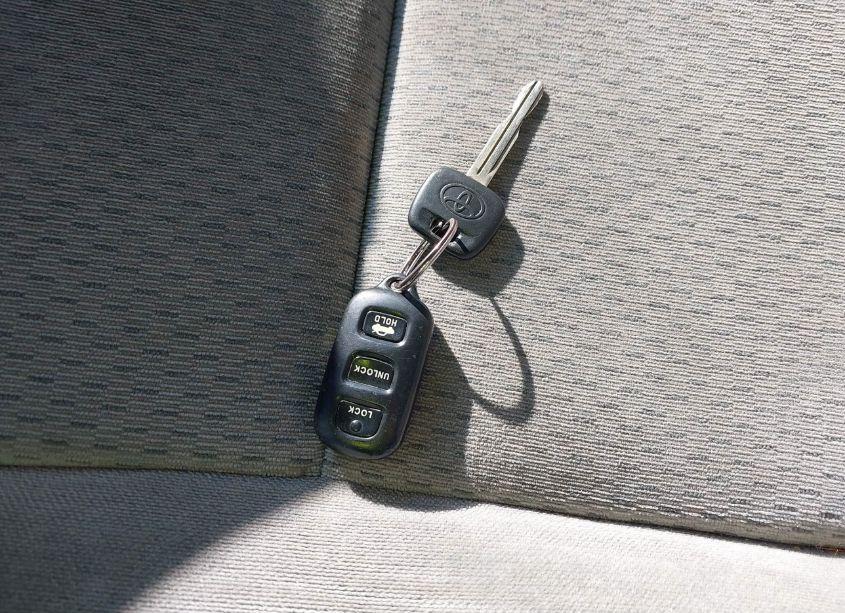 Photo 11 of 2004 Toyota Camry LE (VIN 4T1BE32K04U333612)