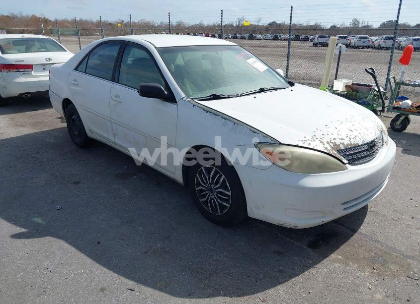2004 Toyota Camry LE (VIN 4T1BE32K04U334114) main photo