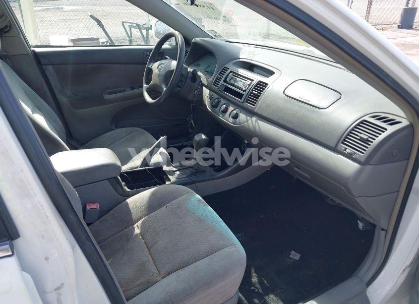 Photo 5 of 2004 Toyota Camry LE (VIN 4T1BE32K04U334114)