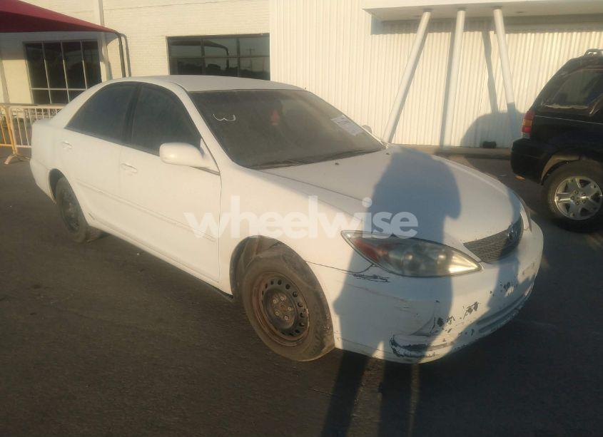 2004 Toyota Camry LE (VIN 4T1BE32K04U375634) main photo