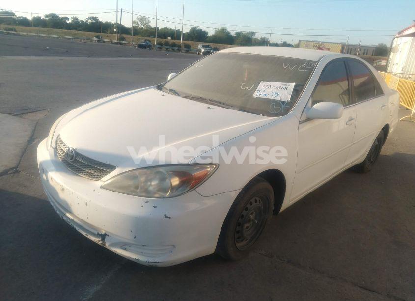 Photo 2 of 2004 Toyota Camry LE (VIN 4T1BE32K04U375634)