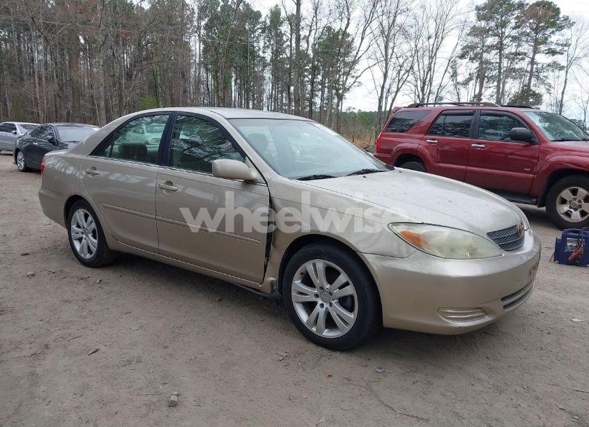2004 Toyota Camry LE (VIN 4T1BE32K04U793501) main photo