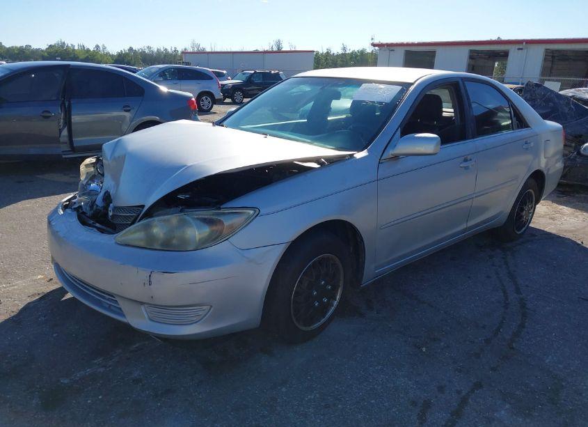 Photo 2 of 2004 Toyota Camry LE (VIN 4T1BE32K04U807638)