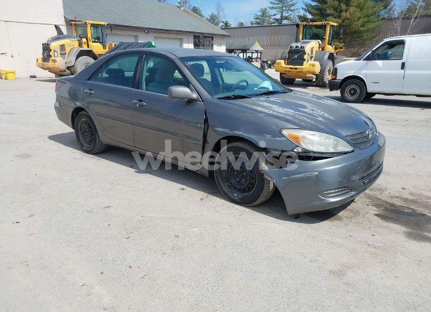 2004 Toyota Camry LE (VIN 4T1BE32K04U811219) main photo